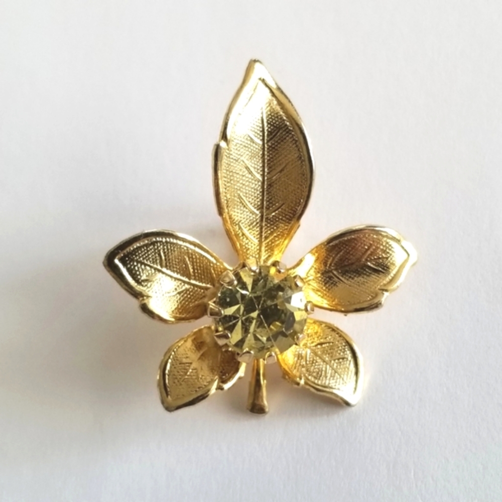 Vintage leaf pendant gold tone pale yellow rhinestone